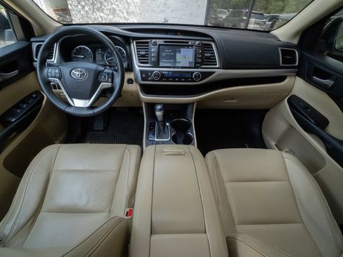 Used 2016 Toyota Highlander XLE AWD/4WD image 19