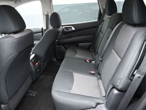 Used 2020 Nissan Pathfinder SV image 12