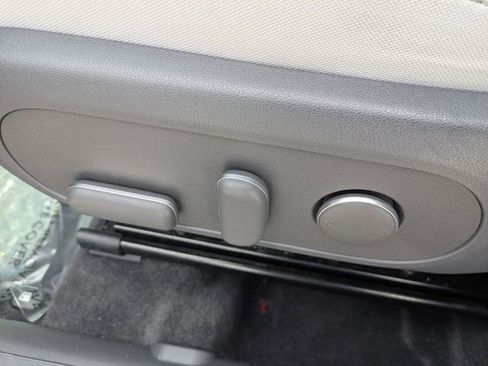 Used 2025 Hyundai Kona SEL image 12