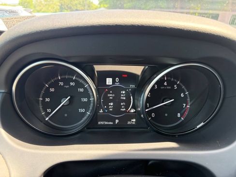 Used 2018 Land Rover Discovery Sport HSE AWD/4WD image 19