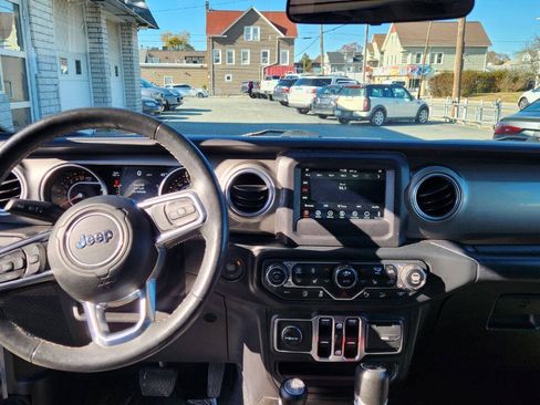 Used 2018 Jeep Wrangler Unlimited Sahara w/ Dual Top Group AWD/4WD image 11