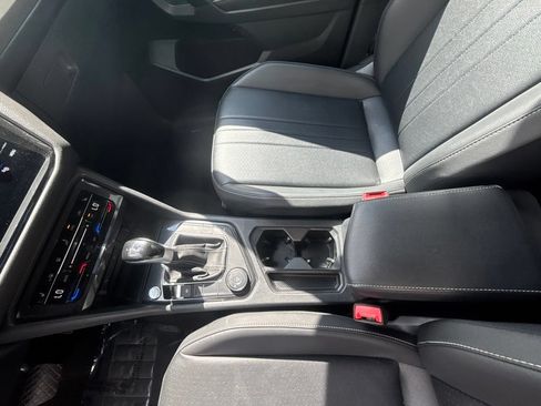 Used 2024 Volkswagen Tiguan SE AWD/4WD image 14