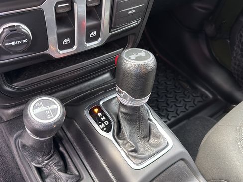 Used 2020 Jeep Wrangler Sport AWD/4WD image 25