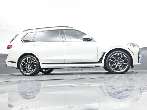 Used 2021 BMW X7 M50i w/ Dynamic Handling Package AWD/4WD image 30