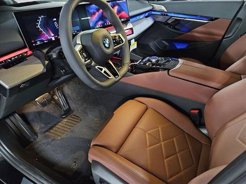 Used 2027 BMW 530i w/ M Sport Package RWD image 9