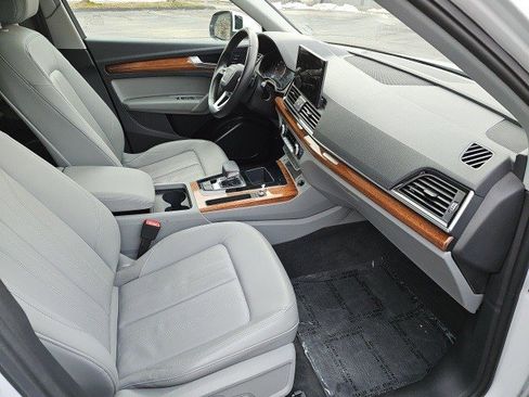 Used 2023 Audi Q5 2.0T Premium w/ Convenience Package image 11