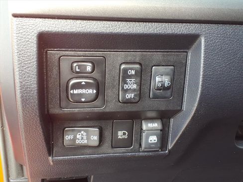 Used 2018 Toyota Tundra SR5 w/ SR5 Upgrade Package image 6