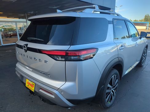 New 2025 Nissan Pathfinder Platinum w/ Cargo Package image 6