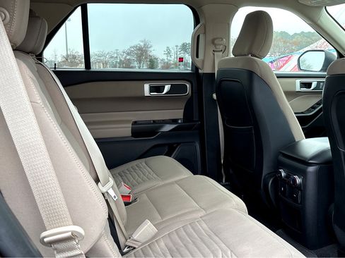 Used 2020 Ford Explorer XLT w/ Comfort Package image 11