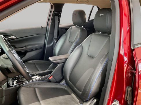 Used 2025 Buick Encore GX Sport Touring w/ Advanced Technology Package FWD image 9