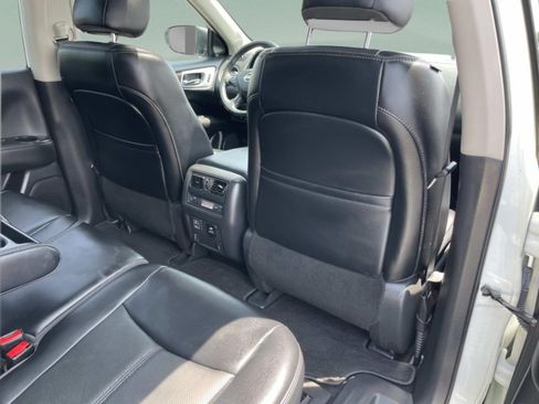 Used 2018 Nissan Pathfinder Platinum FWD image 16