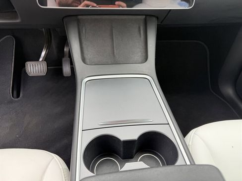 Used 2024 Tesla Model Y 2WD image 20