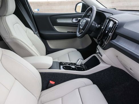 New 2026 Volvo XC40 B5 Ultra w/ Climate Package AWD/4WD image 17