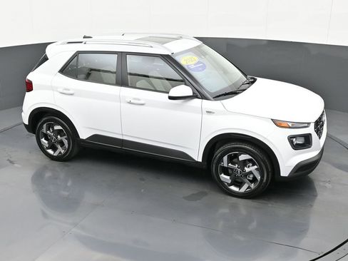 Certified 2025 Hyundai Venue SEL image 34