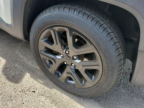 Used 2018 Jeep Renegade Altitude FWD image 5