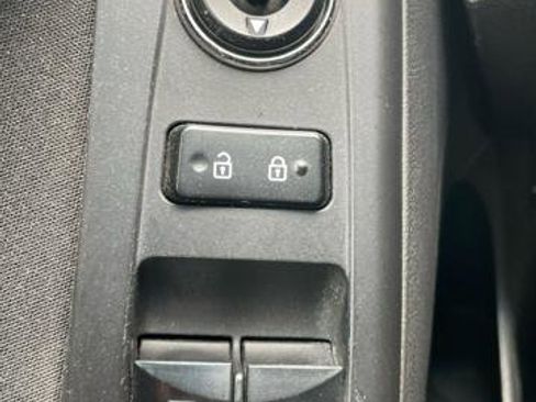 Used 2013 Hyundai Elantra image 16