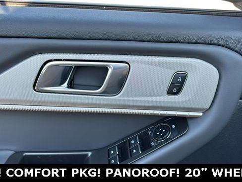New 2025 Ford Explorer Active w/ Active Comfort Package image 7