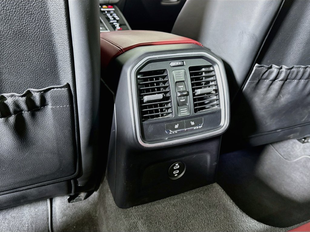 Certified 2023 Porsche Macan S AWD/4WD image 20