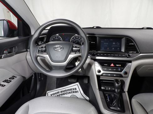 Used 2017 Hyundai Elantra SE FWD image 9