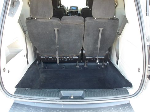 Used 2012 Dodge Grand Caravan SXT w/ Entertainment Group 1 image 26