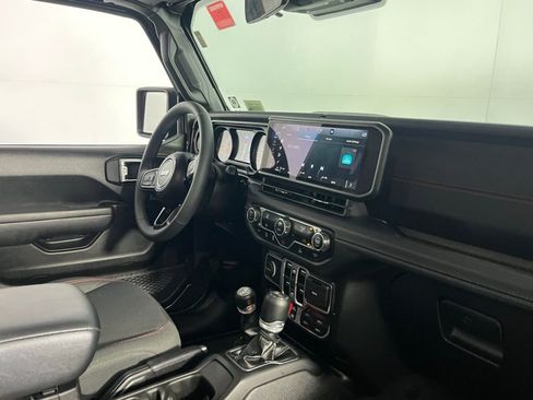 Used 2025 Jeep Wrangler Unlimited Rubicon image 29