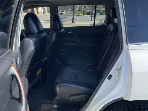 Used 2011 Toyota Highlander Limited w/ Tow Pkg image 8