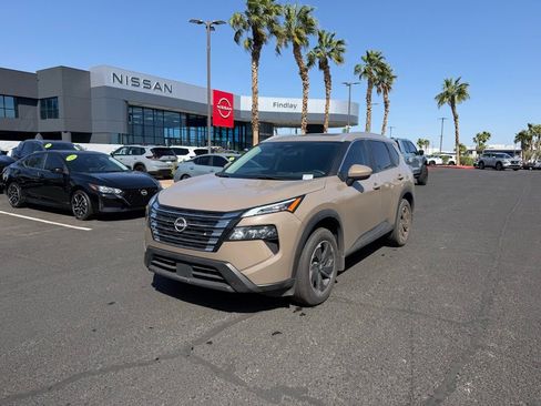 Used 2024 Nissan Rogue SV w/ SV Premium Package image 1