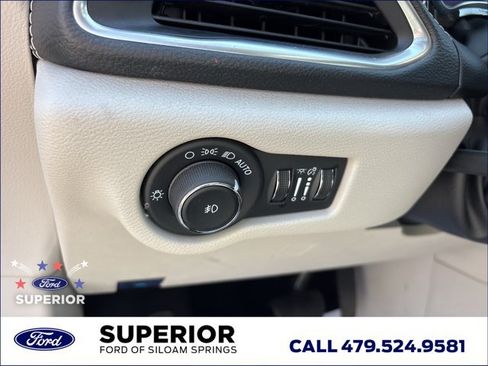 Used 2023 Chrysler Pacifica Limited FWD image 30