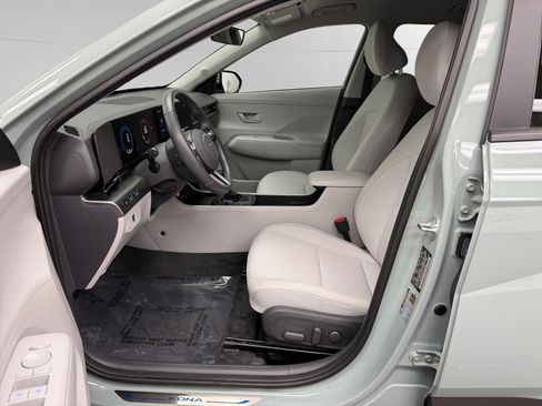 Certified 2025 Hyundai Kona SEL image 9