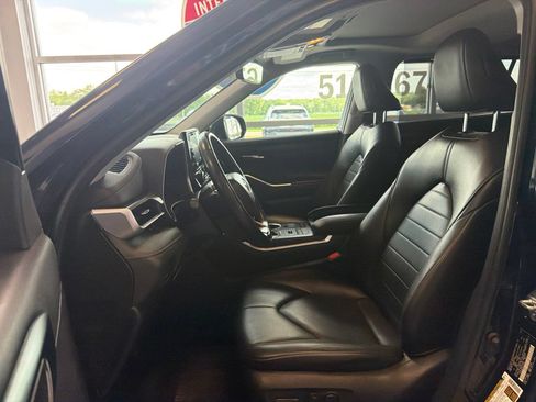 Used 2022 Toyota Highlander XLE AWD/4WD image 18