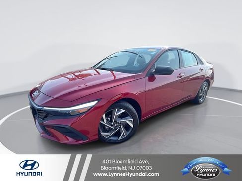 Certified 2025 Hyundai Elantra Sport FWD image 1