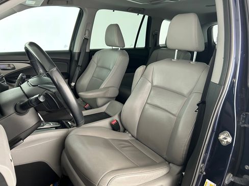 Used 2019 Honda Pilot Touring image 3