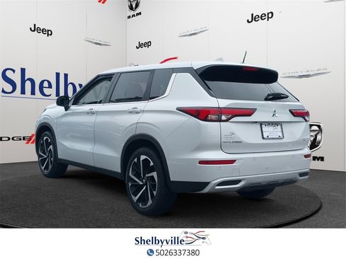 Used 2024 Mitsubishi Outlander SE image 4