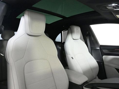 Certified 2025 Porsche Macan Electric image 18