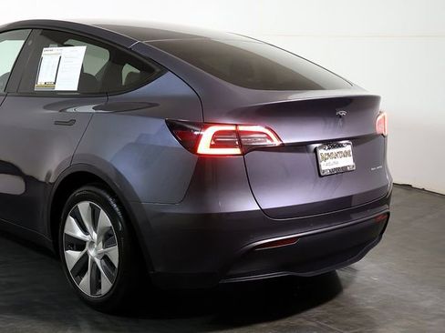 Used 2021 Tesla Model Y Long Range AWD/4WD image 11