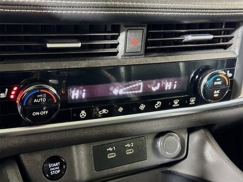 Used 2025 Nissan Rogue SV w/ SV Premium Package image 13