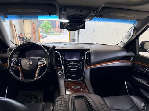 Used 2015 Cadillac Escalade Premium AWD/4WD image 10