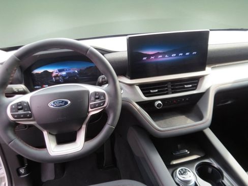 Used 2025 Ford Explorer Active RWD image 20