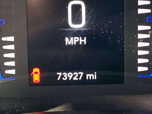 Used 2023 Chrysler Voyager LX image 9