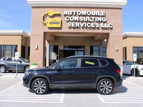 Used 2023 Volkswagen Taos SE image 4