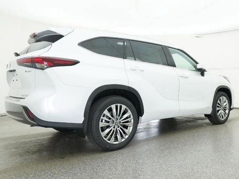 New 2026 Toyota Highlander Platinum image 25