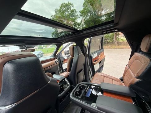 Used 2024 Lincoln Navigator Reserve AWD/4WD image 24