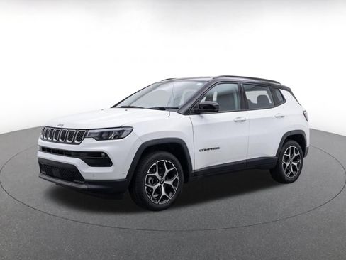 Used 2025 Jeep Compass Limited AWD/4WD image 3