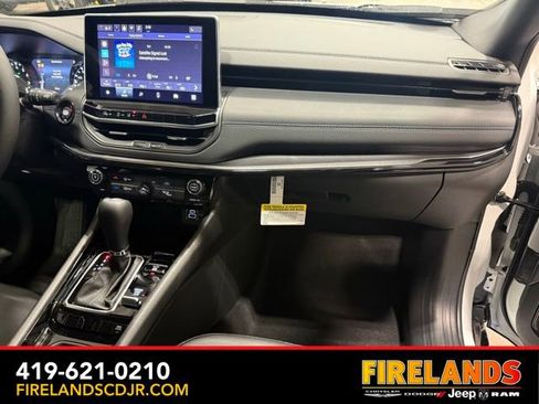 New 2026 Jeep Compass Latitude image 22