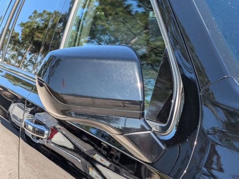 Used 2023 GMC Yukon XL SLT image 9