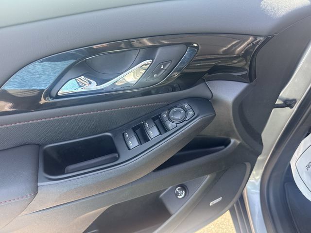 Used 2024 Chevrolet Traverse RS AWD/4WD image 23