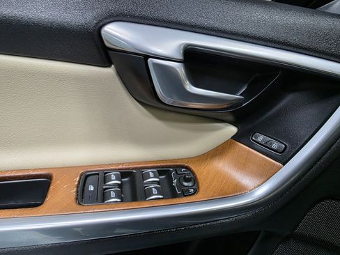 Used 2018 Volvo S60 T5 Inscription Platinum image 18