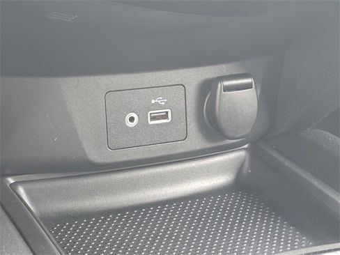 Used 2018 Nissan Rogue SV w/ Premium Package image 28