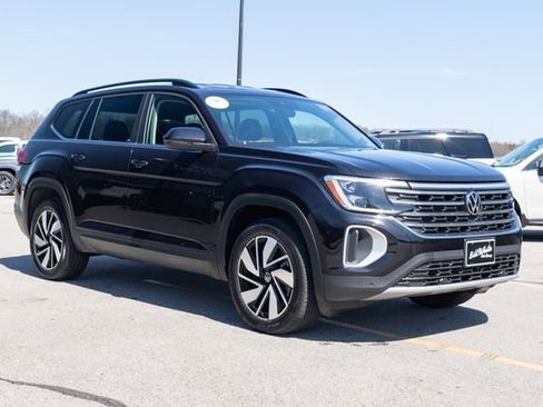 Certified 2025 Volkswagen Atlas SE image 8