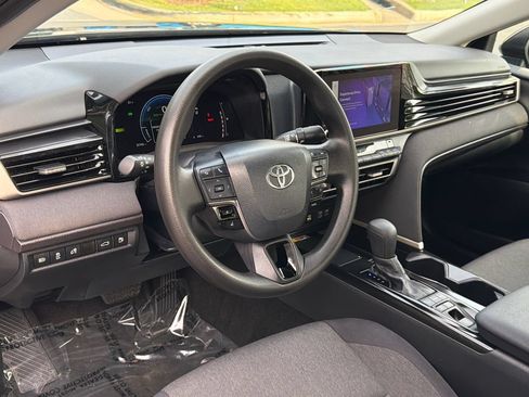 Used 2025 Toyota Camry LE FWD image 18